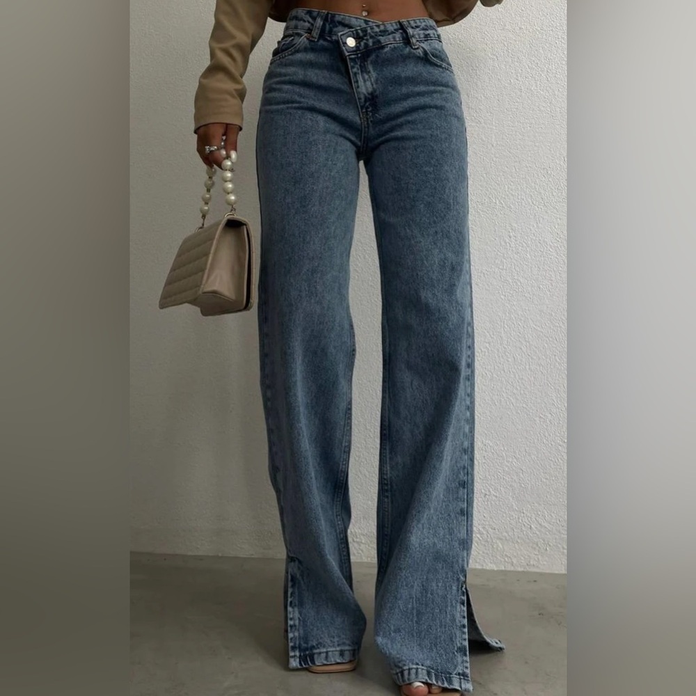 Piral Cross Button Straight Jeans